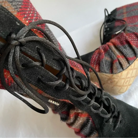 L.A.M.B. Stilleto booties heels plaid lamb sz 9 women’s red gray euc laceup heel - Picture 7 of 10